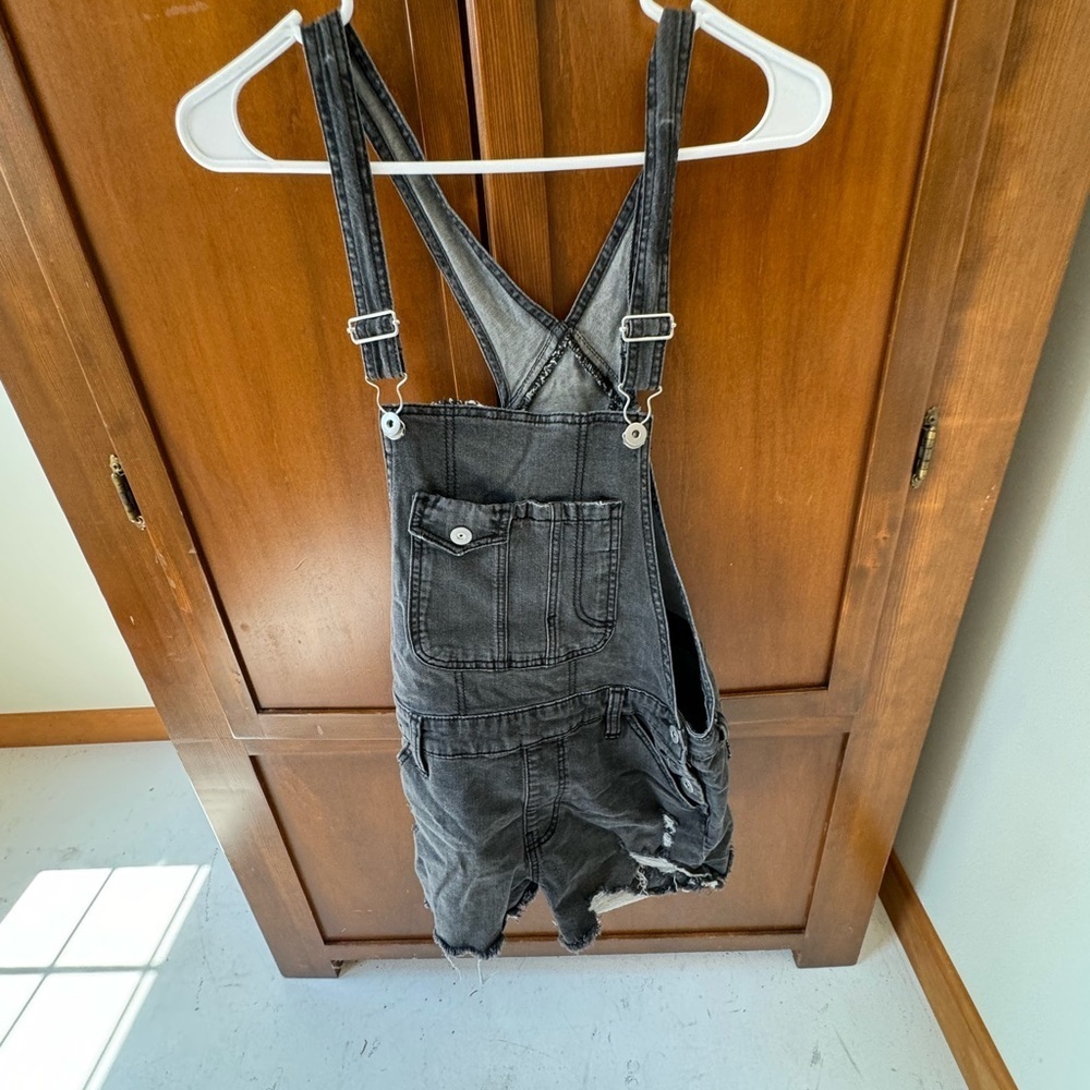 NO-BO distressed overall denim jean shorts jrs 7-9 3in inseam 99% cotton